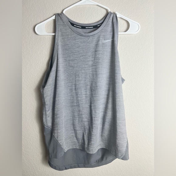 Nike Tops - 𝅺nike workout tank medium